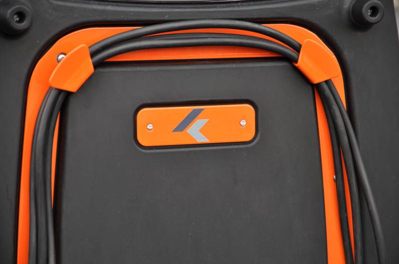 Handy integrated storage space for 230V power cord (length 4 metres)